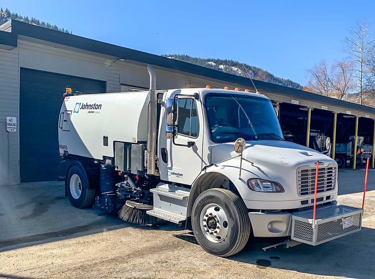 Sweeper truck